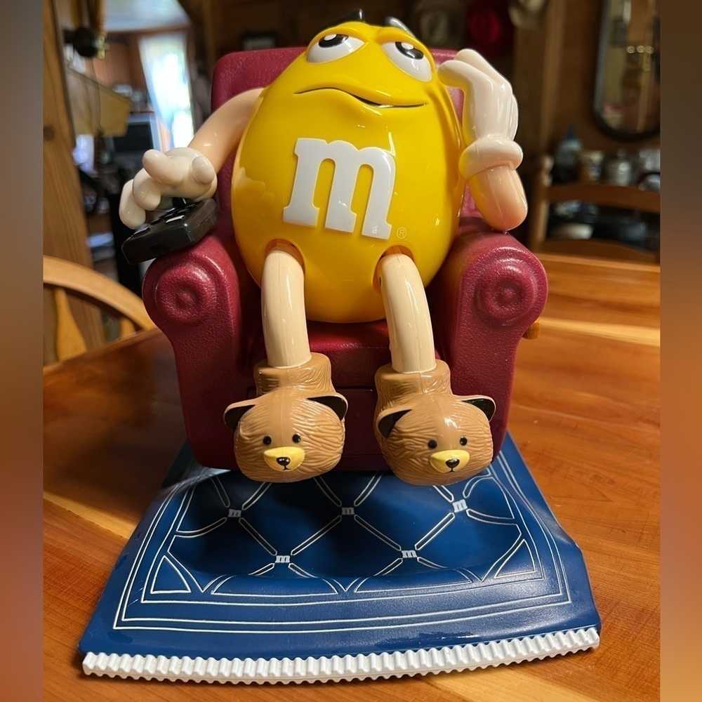 Vintage 1999 Yellow M&M Candy Dispenser Recliner